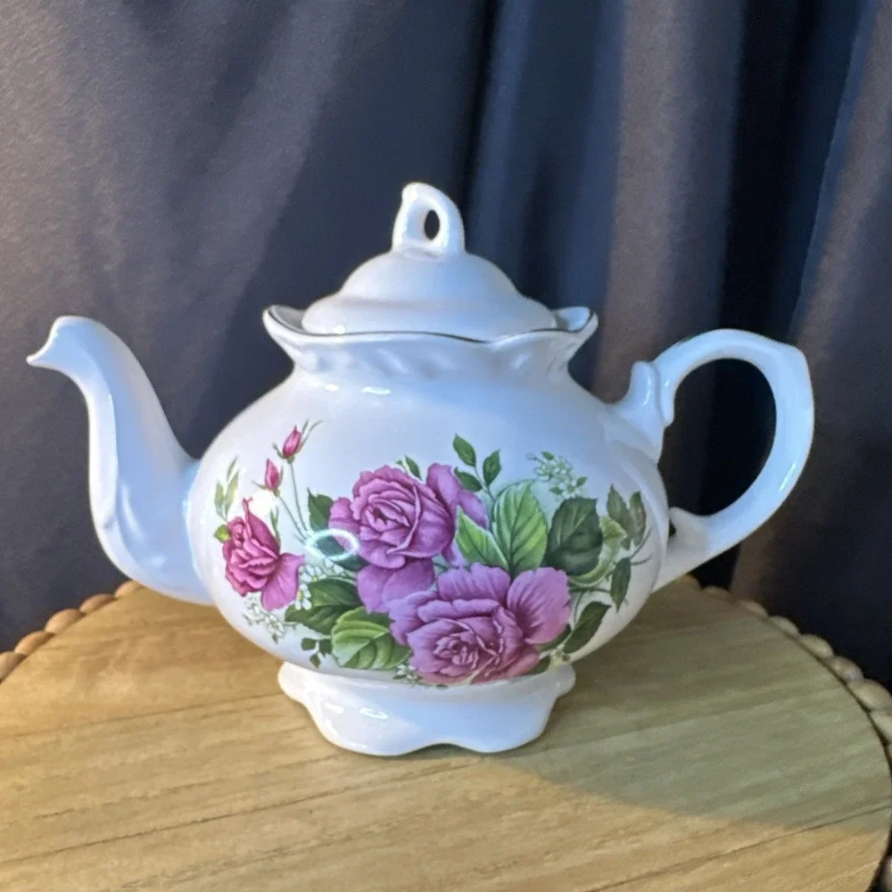 RARE Arthur Wood & Son Staffordshire, England Est 1884 Floral Teapot #6532 w/lid